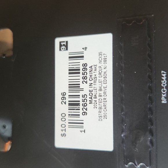 🆕️ Rose Hoop Earrings NWT - Picture 4 of 4